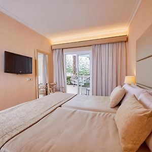 One-Bedroom Pool Side Suite